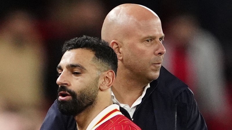 Arne Slot đối mặt áp lực giữa cuộc khủng hoảng tại Liverpool